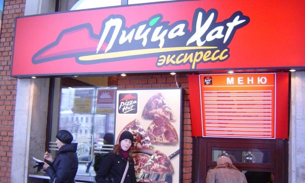 Πόλεμος στην Ουκρανία: Mπαράζ αποχωρήσεων εταιρειών από τη Ρωσία